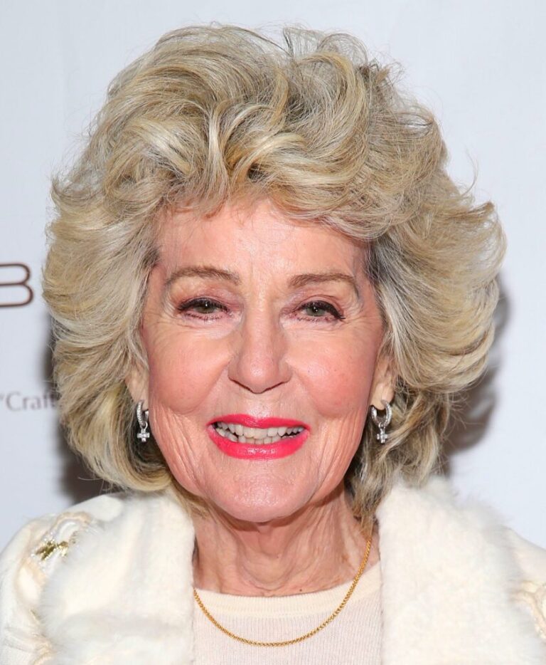 Legendary Singer Cher Announces Heartbreaking News: Mother Georgia Holt Dies at 96